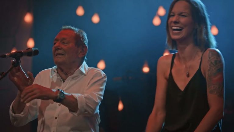 Christina Stürmer mit Freunde - Hier mit Wolfgang Ambros