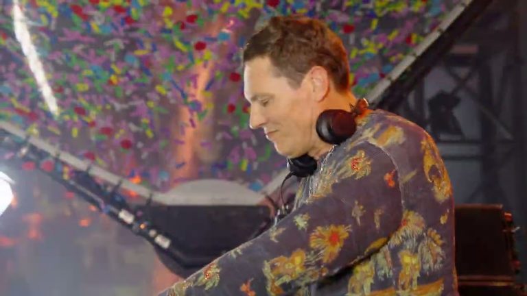 Tiesto auch unter Tiësto bekannt, ist ein Musiker und DJ