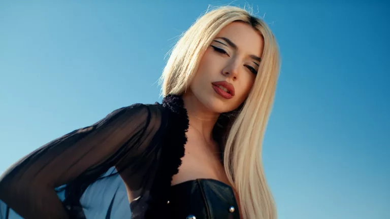 AVA MAX