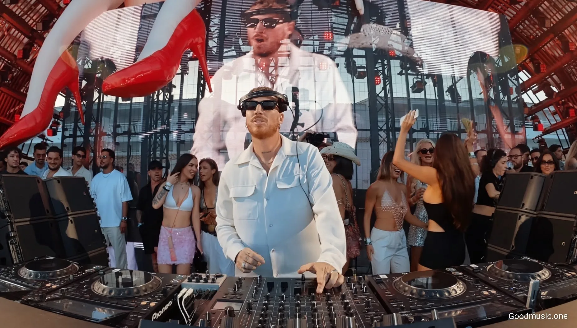 HUGEL ist französischer DJ und Musikproduzent