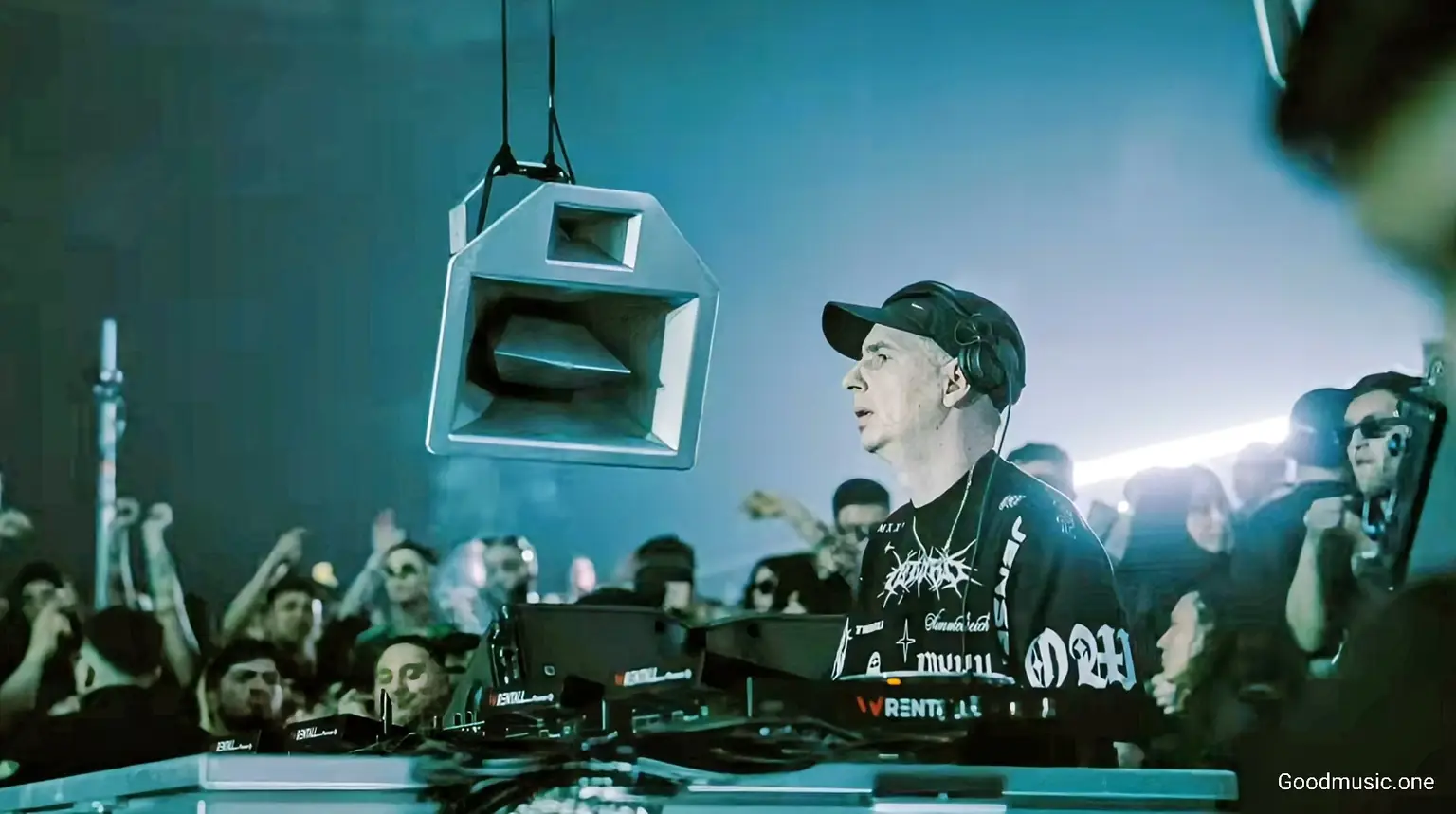 Klangkuenstler: Hard Techno trifft auf Rap